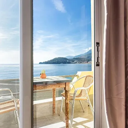 Potam'Sea Bliss 2 - Beach Front, Parking & Sun Beds Himare Exterior photo